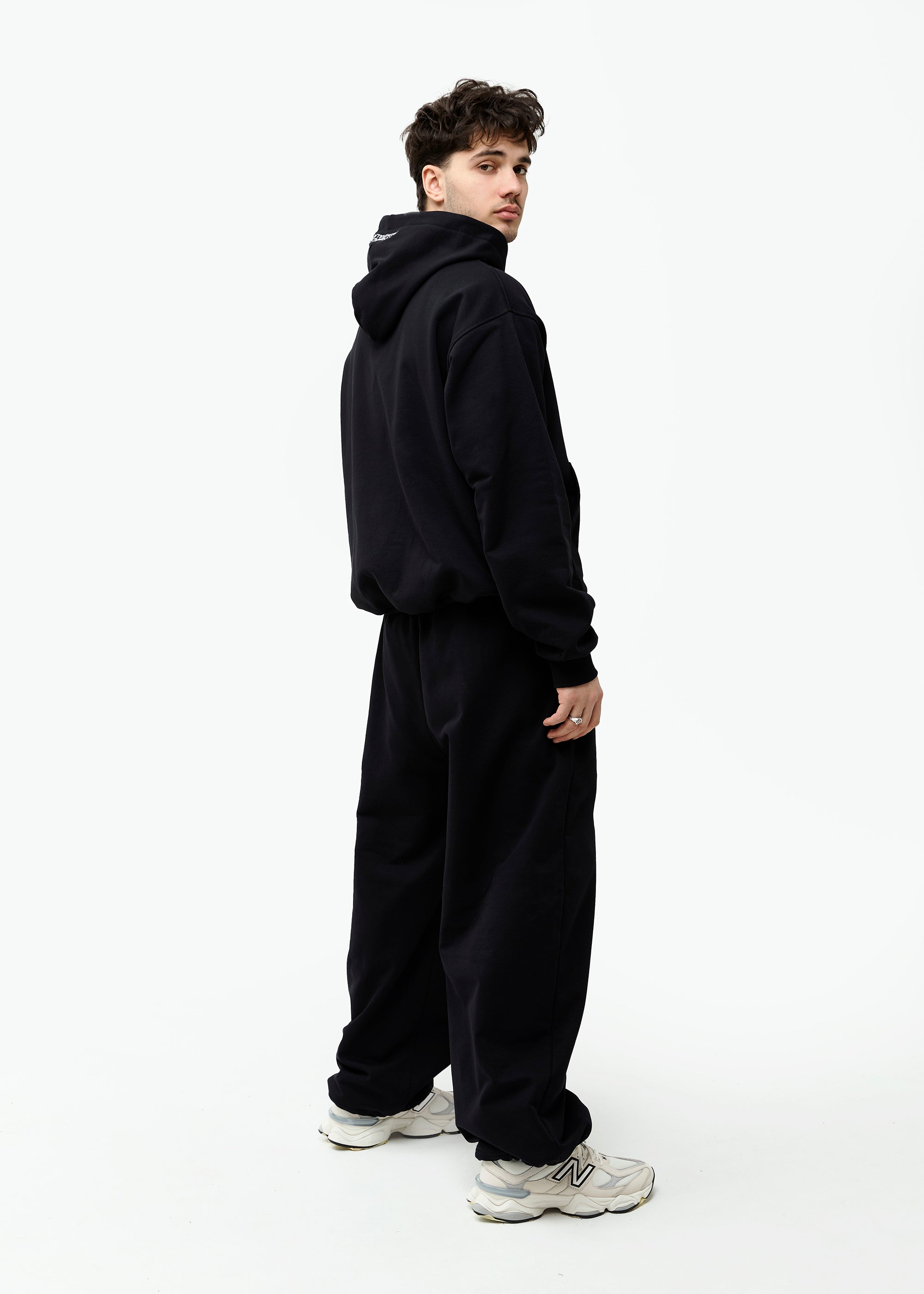 BASIC black zipped hoodie